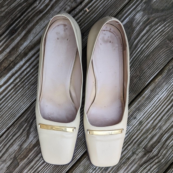 Vintage 80's Gucci Block Heel Square Toe Heels with Gold Etched Buckle - Picture 6 of 8